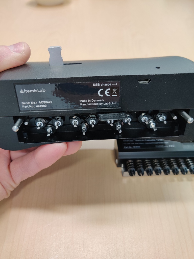 8 Channel - Compatible With 48 SBS Rack Formatted  External And Internal Thread Screw Caps